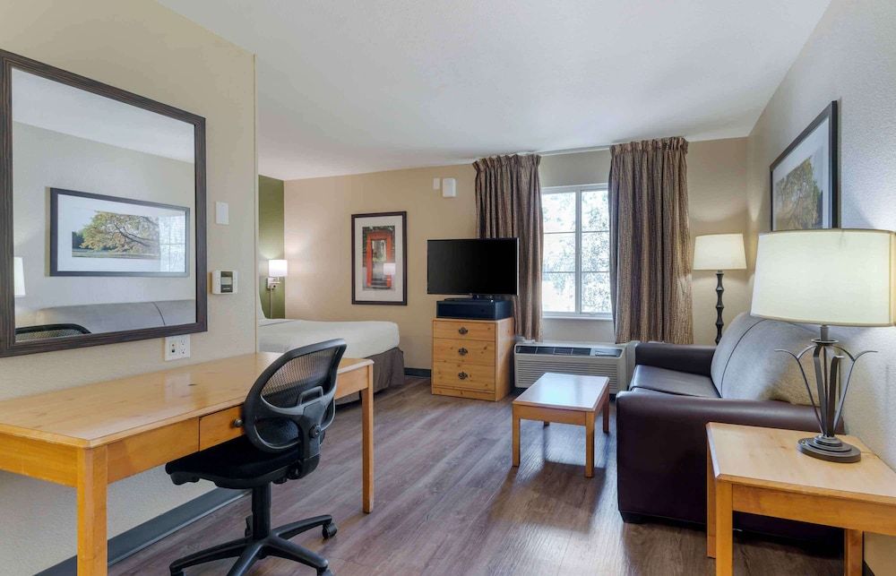 Extended Stay America Select Suites Atlanta Buckhead Deluxe Studio, 1 Queen Bed with Sofa bed, Non Smoking 5