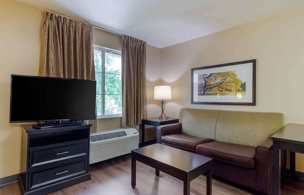 Extended Stay America Select Suites Atlanta Perimeter Peacht Deluxe Studio, 1 Queen Bed with Sofa bed, Non Smoking 4