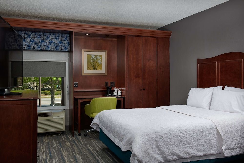 undefined Hampton Inn Atlanta NW Cumberland