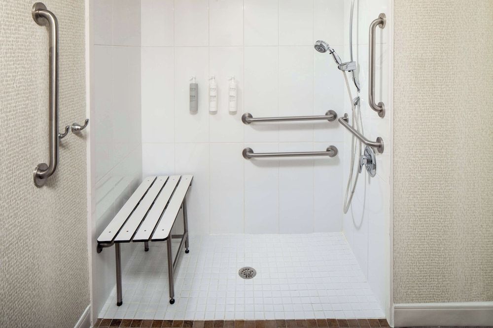 Hampton Inn Atlanta-Northlake Room, 1 King Bed, Accessible, Non Smoking 5