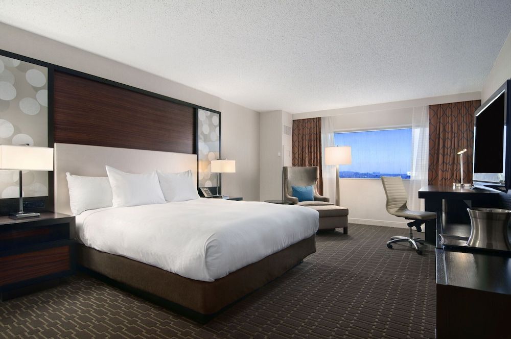 One King Bed, Non-Smoking, Accessible