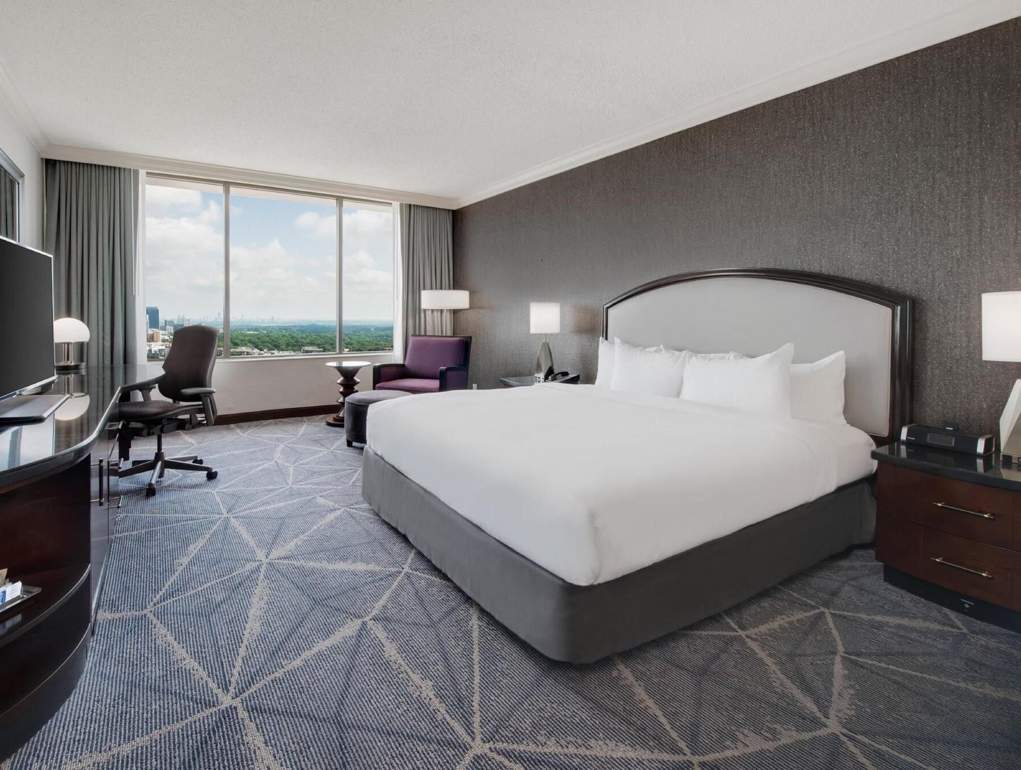 1 King Bed Hearing Accessible