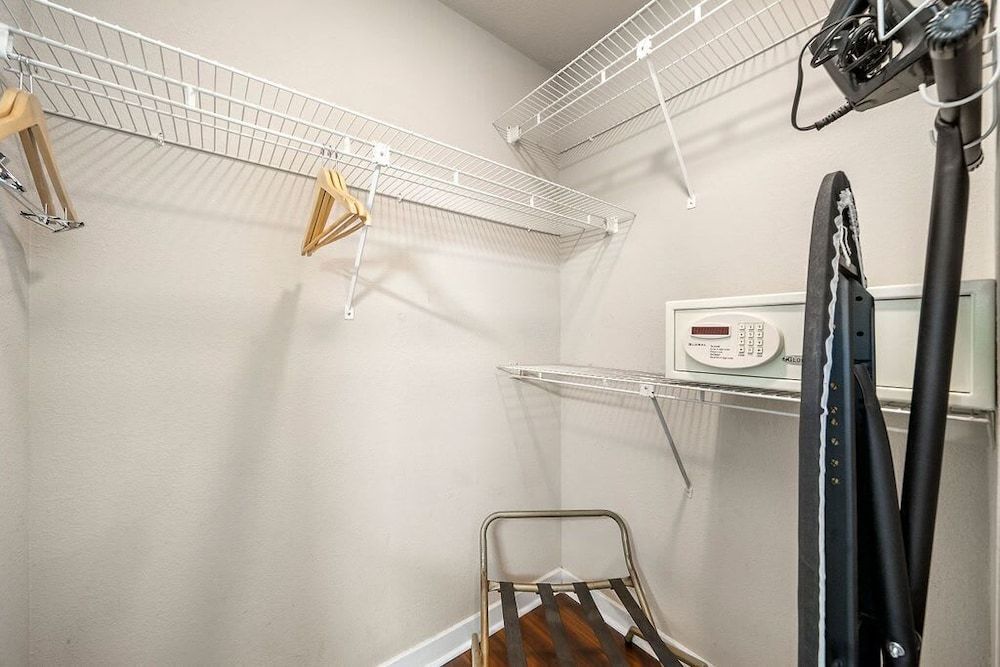 The 505 Collection Economy Triple Room, 2 Bedrooms 22