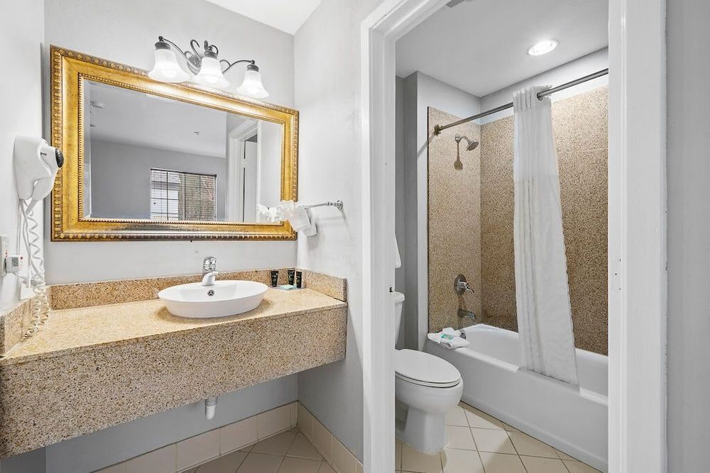 The 505 Collection Economy Triple Room, 2 Bedrooms 37