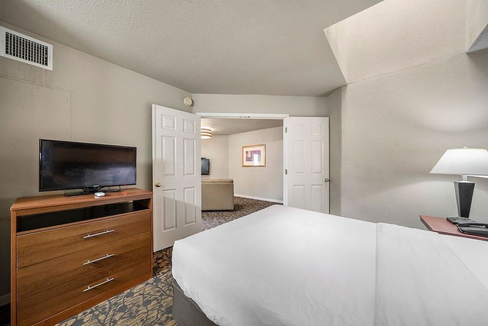 The 505 Collection Economy Triple Room, 2 Bedrooms 7