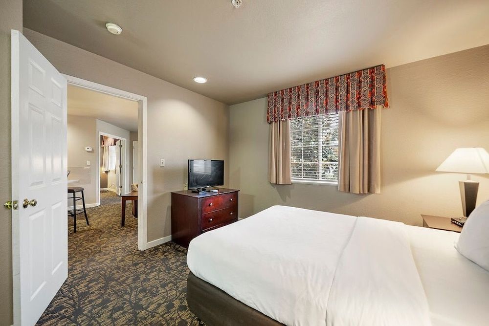 The 505 Collection Economy Triple Room, 2 Bedrooms 13