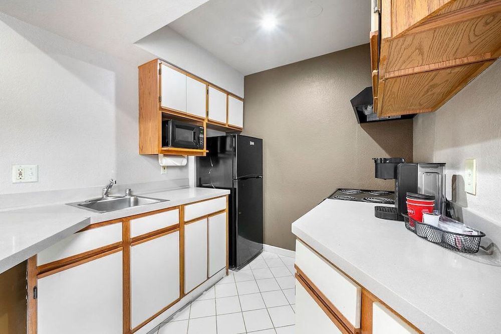 The 505 Collection Economy Triple Room, 2 Bedrooms 4