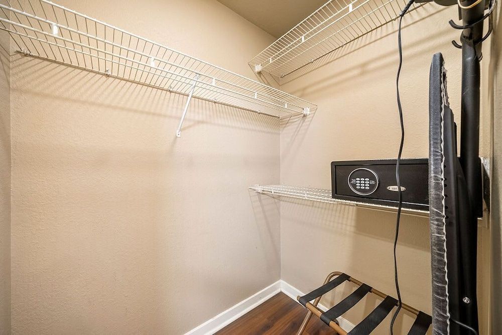 The 505 Collection Economy Triple Room, 2 Bedrooms 2