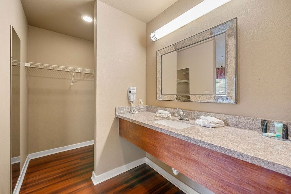 The 505 Collection Economy Triple Room, 2 Bedrooms 31