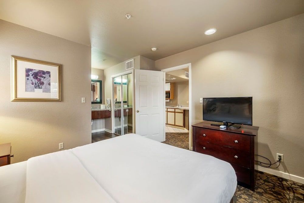 The 505 Collection Economy Triple Room, 2 Bedrooms 23