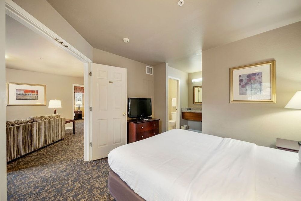 The 505 Collection Economy Triple Room, 2 Bedrooms