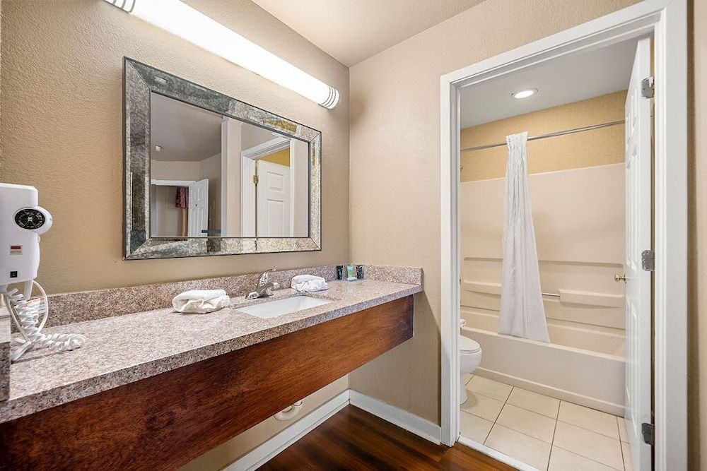 The 505 Collection Economy Triple Room, 2 Bedrooms 33