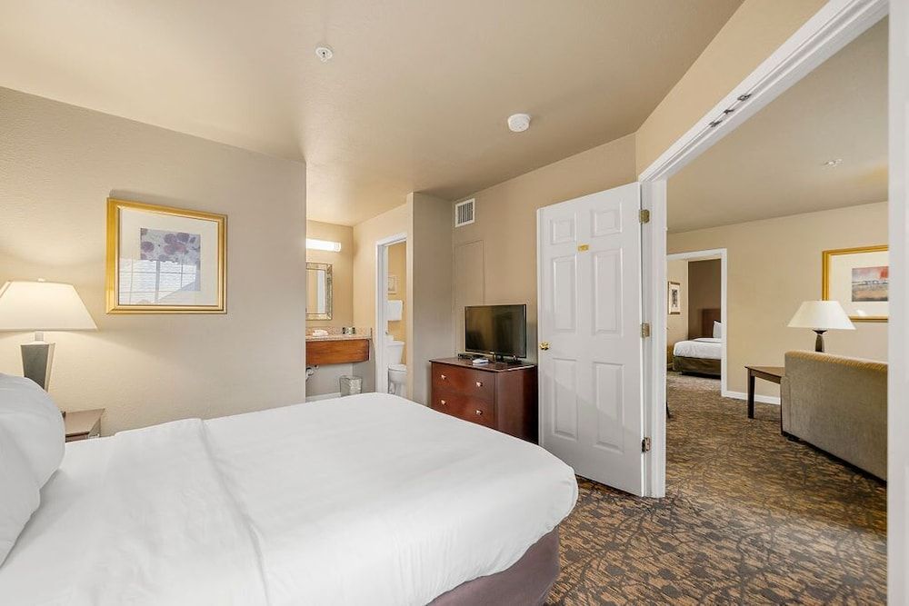 The 505 Collection Economy Triple Room, 2 Bedrooms 17