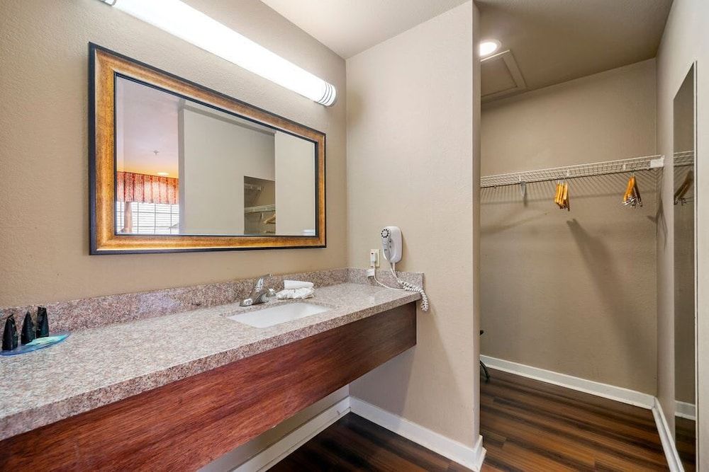 The 505 Collection Economy Triple Room, 2 Bedrooms 28