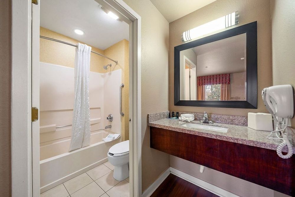 The 505 Collection Economy Triple Room, 2 Bedrooms 32