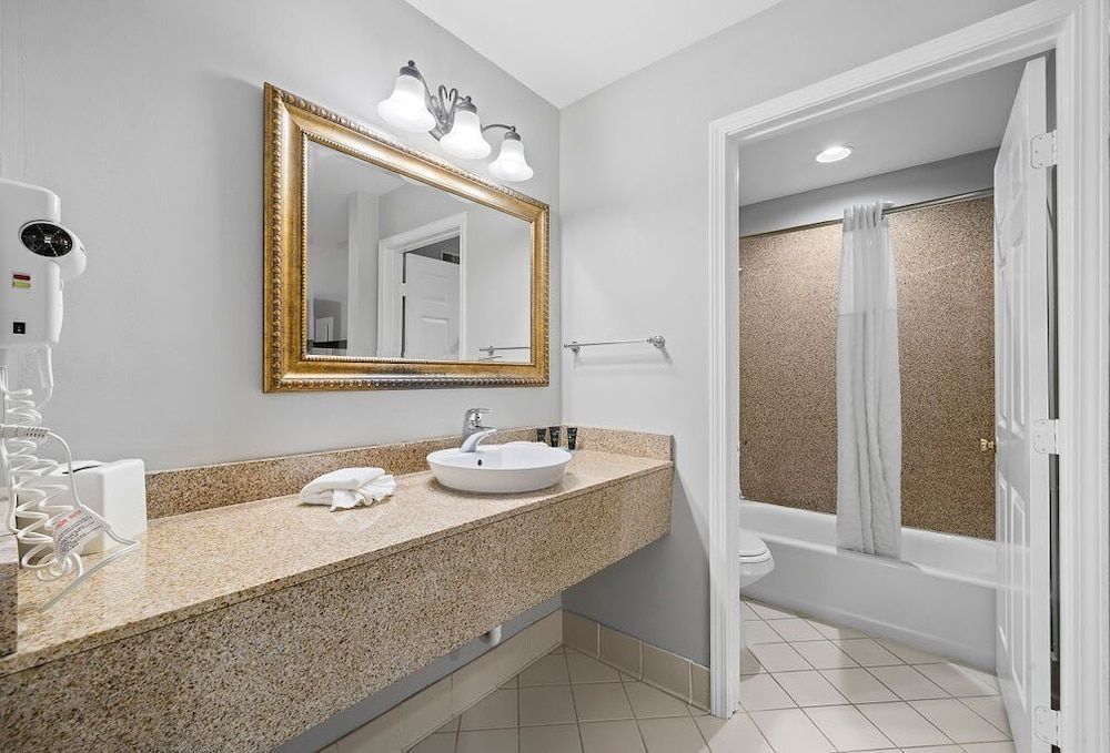 The 505 Collection Economy Triple Room, 2 Bedrooms 35