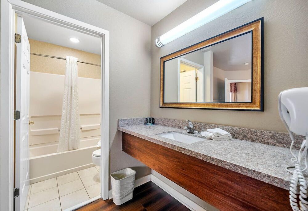 The 505 Collection Economy Triple Room, 2 Bedrooms 38