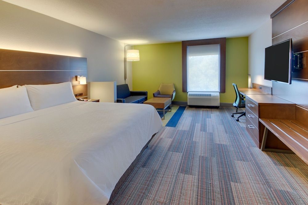 undefined Holiday Inn Express & Suites Atlanta N-Perimeter Mall Area by IHG 4