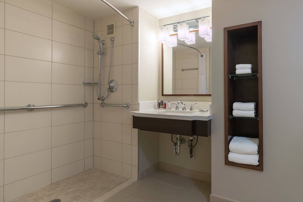 Room, 2 Queen Beds, Non Smoking (Mobility Accessible, Roll-In Shower)