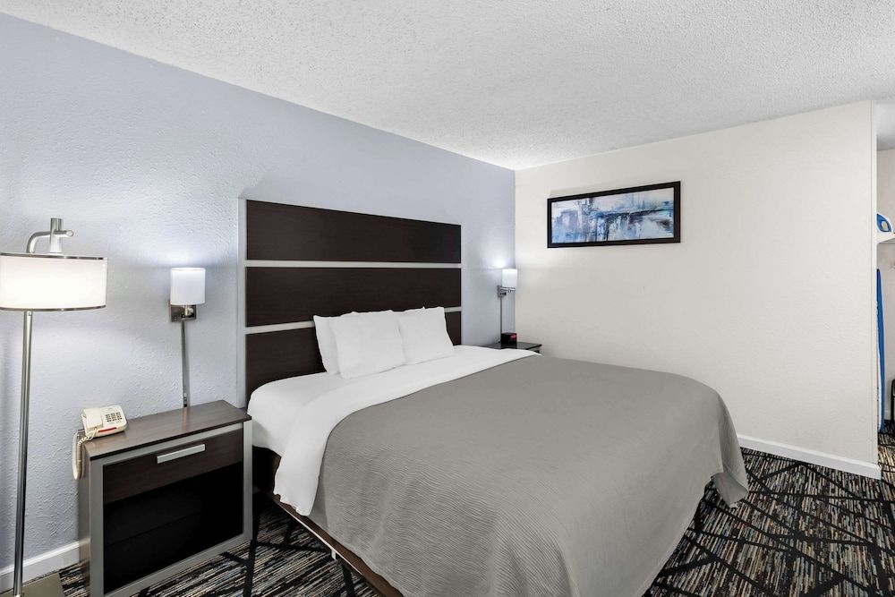 undefined Quality Inn Atlanta Northlake 7