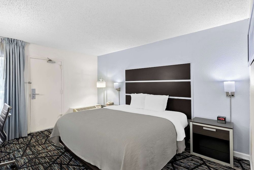 undefined Quality Inn Atlanta Northlake 2
