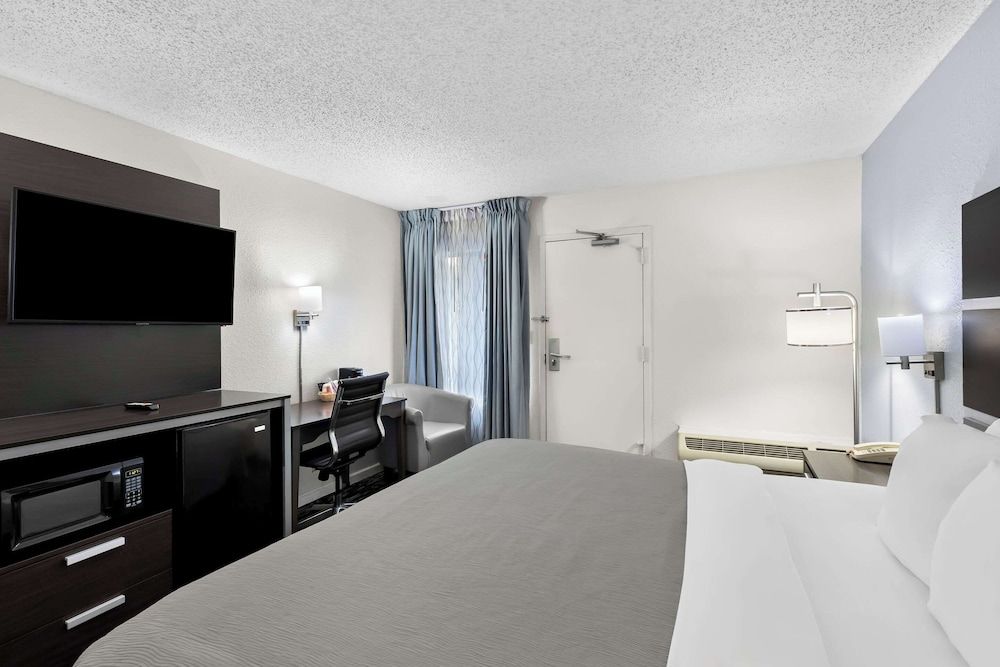 undefined Quality Inn Atlanta Northlake 6