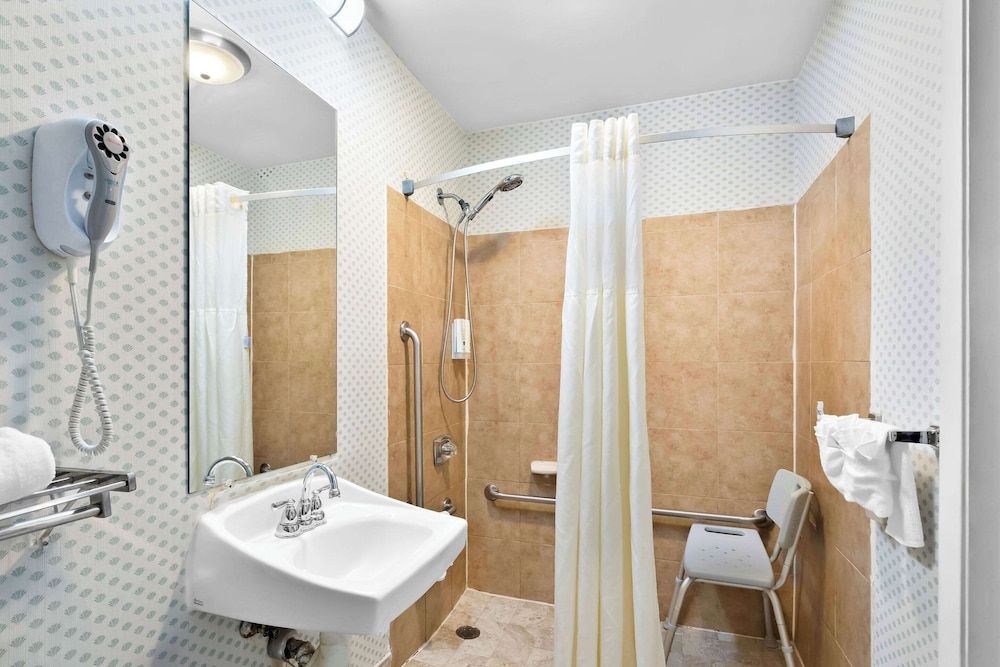 undefined Quality Inn Atlanta Northlake 9