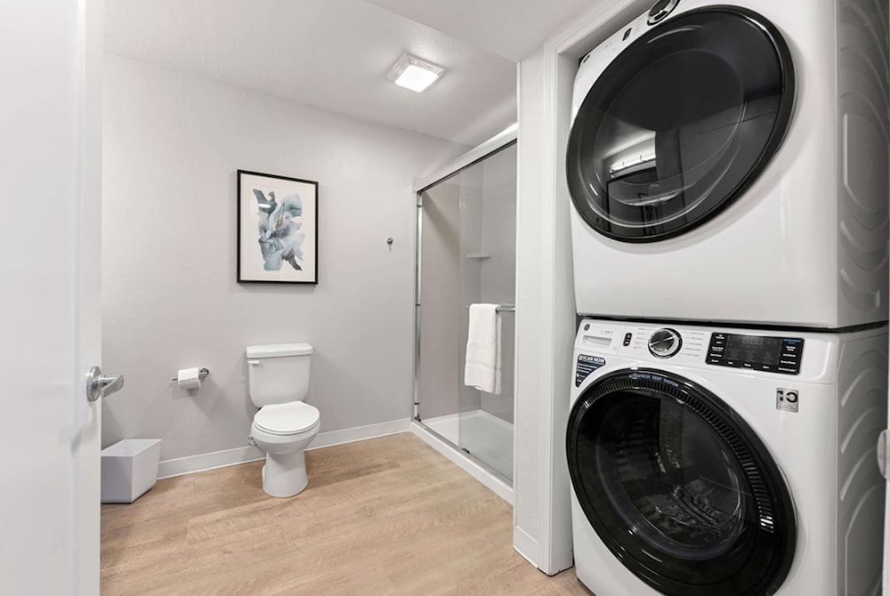 WaterWalk Extended Stay by Wyndham Atlanta Perimeter Studio Suite, 1 Queen Bed, Mobility Accessible, Bathtub 4