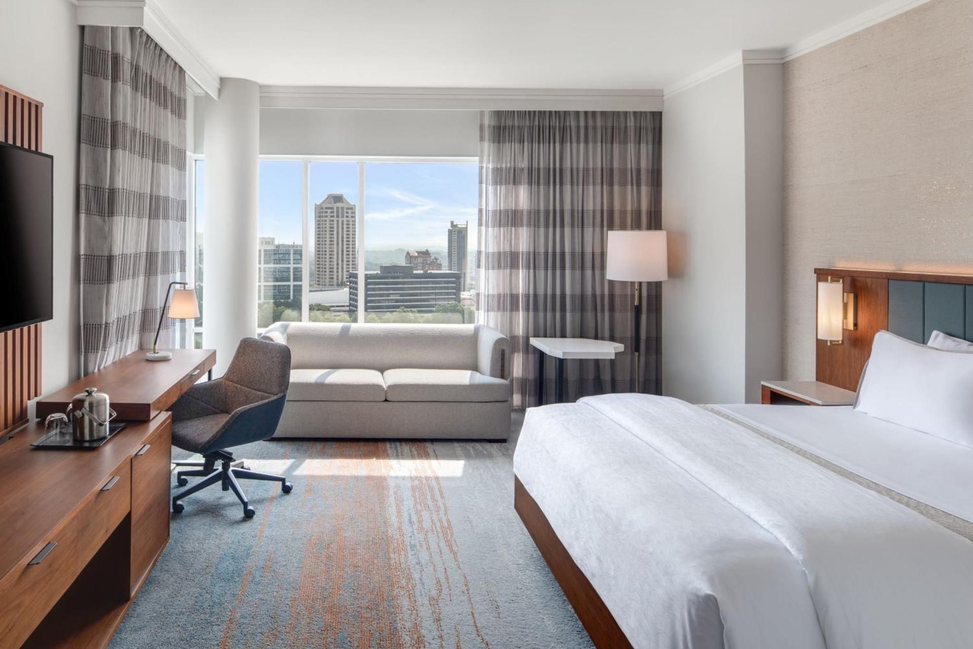 Guest room, 1 King, Corner room