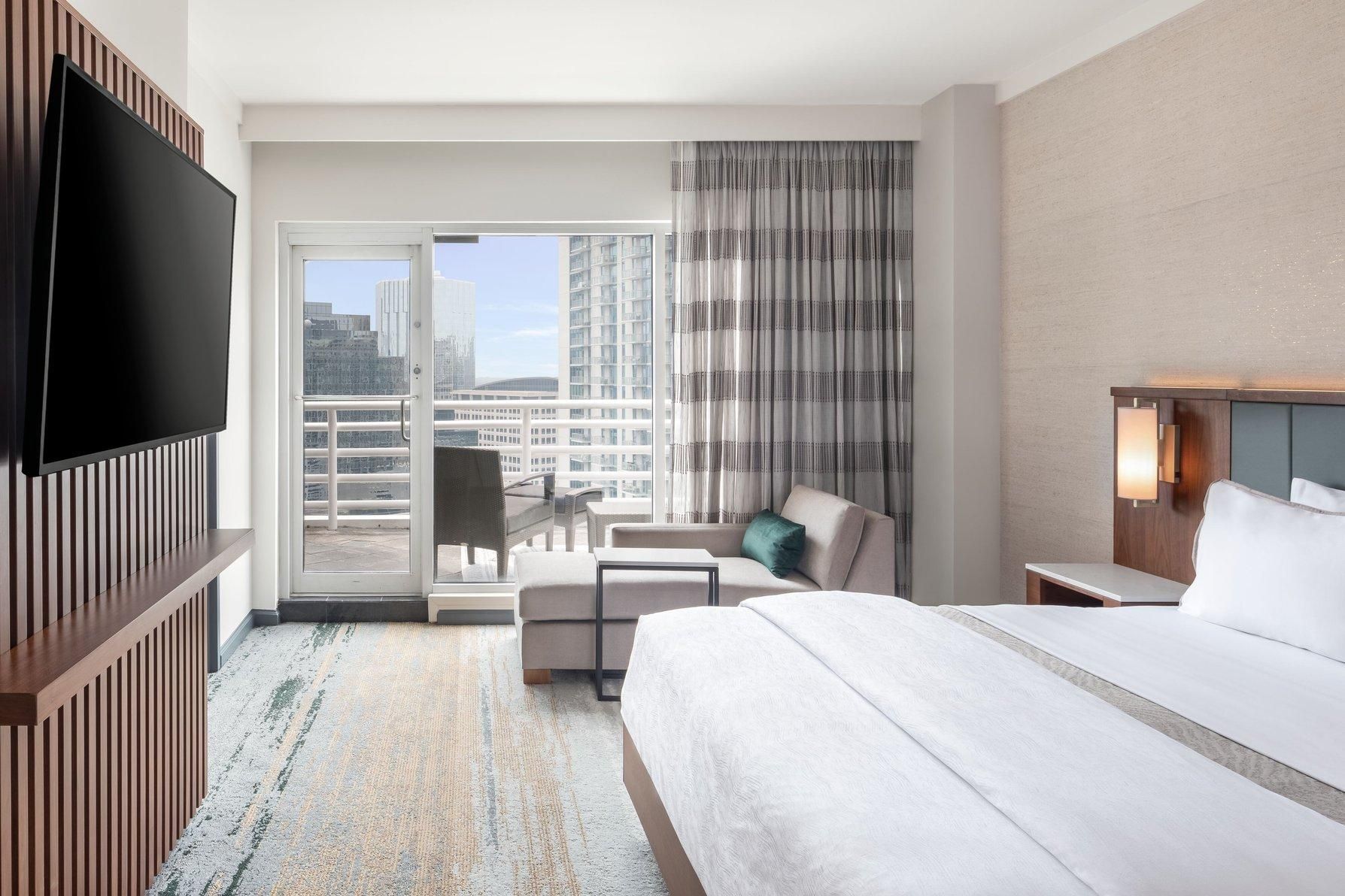 Govenor's, Club level, 1 Bedroom 2 room Suite, 1 King