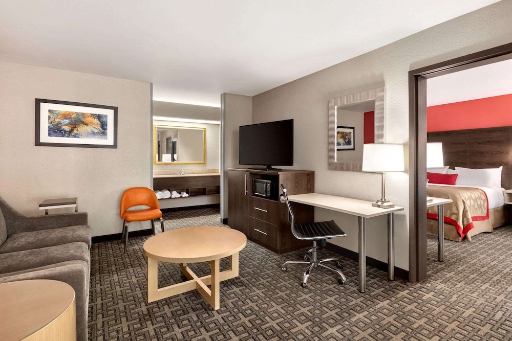 Suite, 1 King Bed, Non Smoking