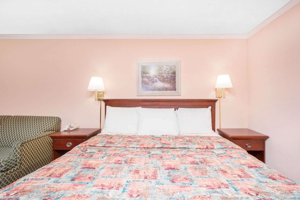 Room, 1 King Bed, Non Smoking