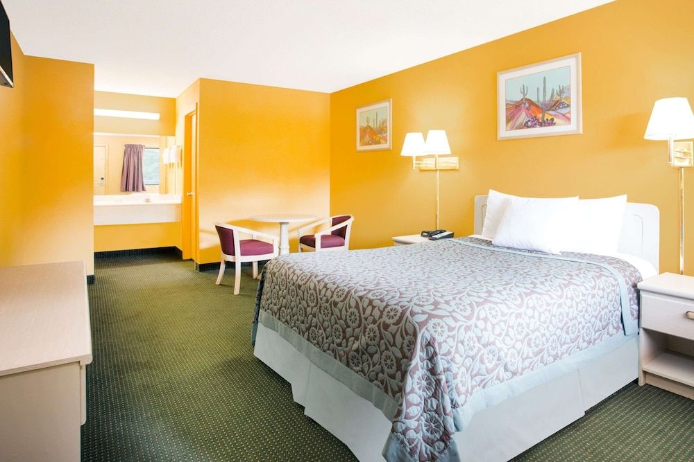 Standard Room, 1 Queen Bed, Smoking