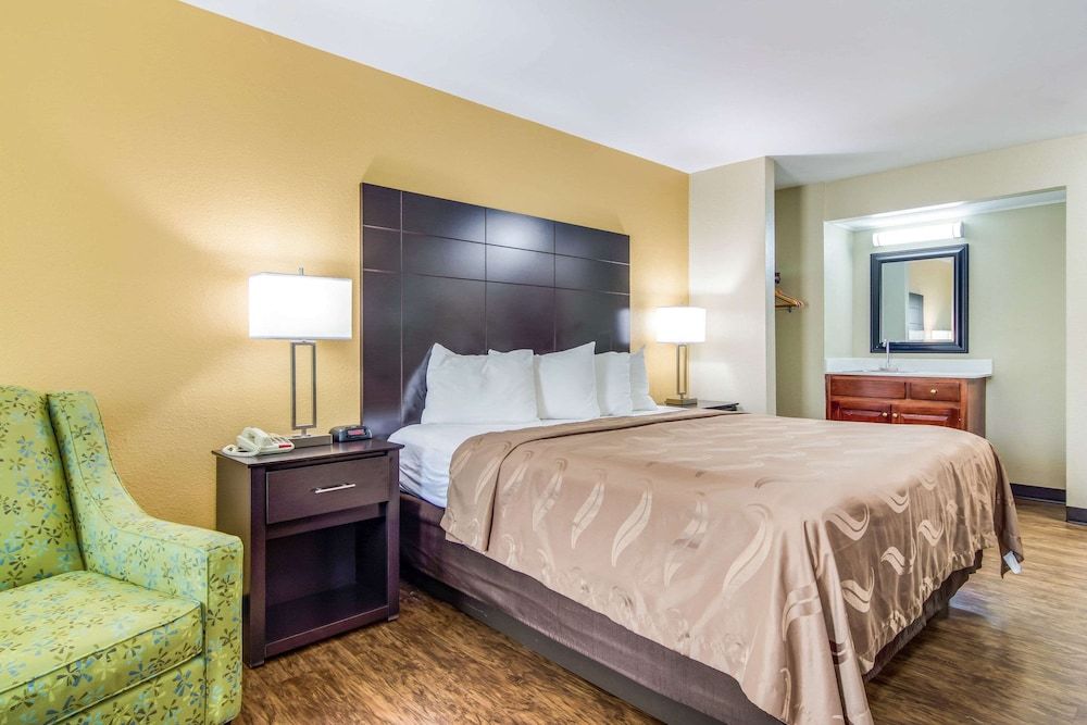 Suite, 1 King Bed, Jetted Tub