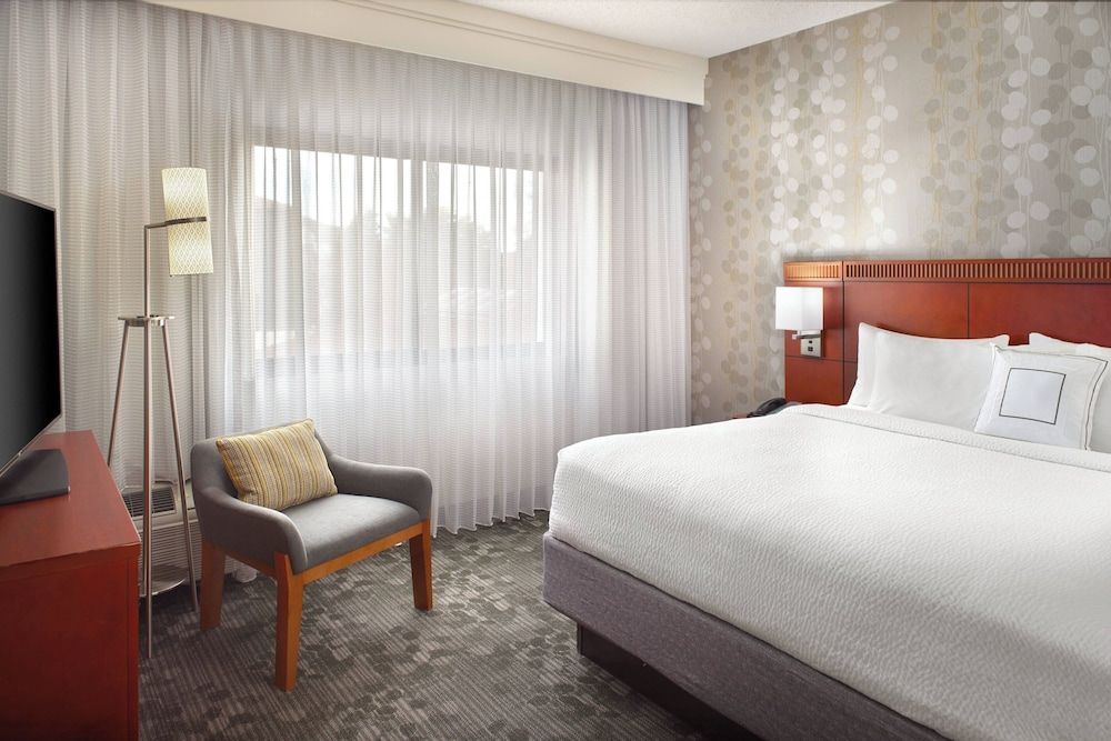 Suite, 1 King Bed with Sofa bed, Non Smoking