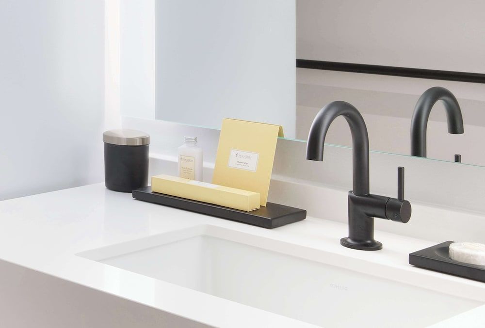 Sonesta Atlanta Airport South Deluxe Room, 1 King Bed, Accessible (Mobility Tub) 3