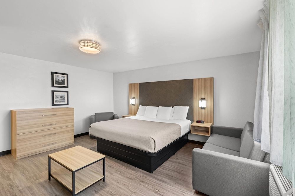 Suite, 1 King Bed, Non Smoking
