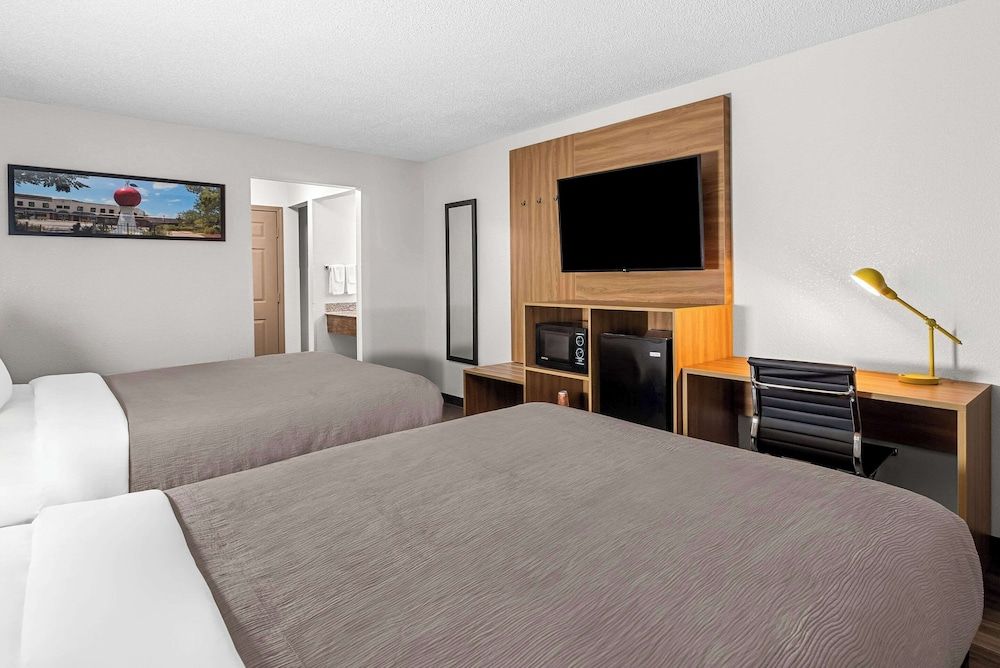 Quality Inn Standard Room, 2 Queen Beds, Non Smoking 2