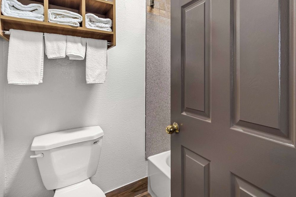 Quality Inn Standard Room, 2 Queen Beds, Non Smoking 4