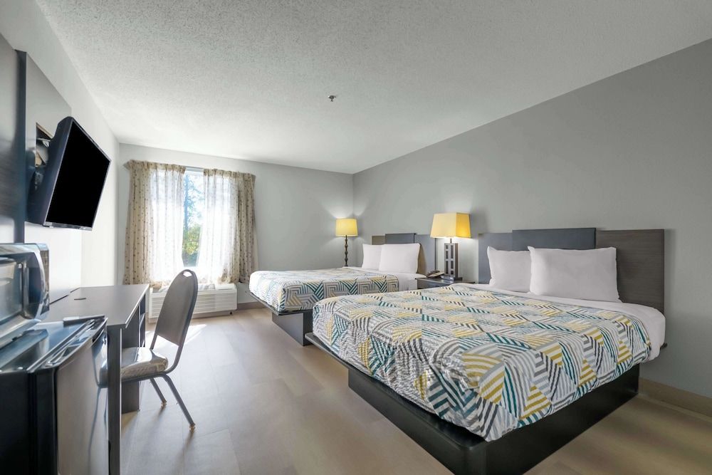 Motel 6 Dawsonville, GA - North GA Premium Outlets Standard Room, 2 Queen Beds, Non Smoking, Refrigerator & Microwave