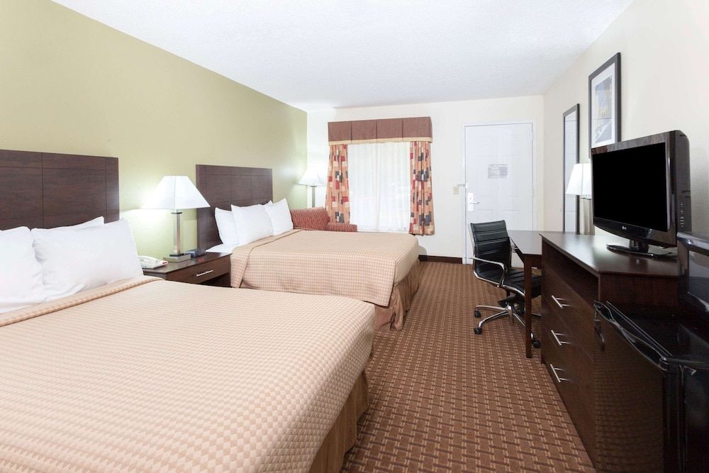 Deluxe Suite, 2 Queen Beds, Non Smoking