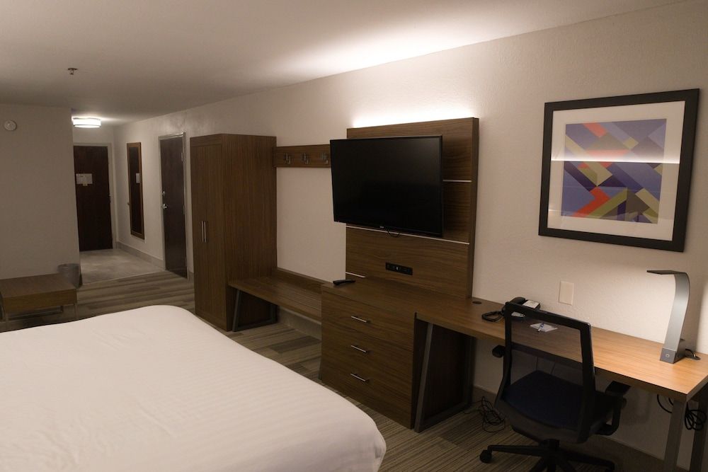 Standard Room, 1 King Bed (LEISURE)