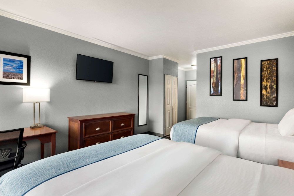 Room, 2 Queen Beds, Non Smoking