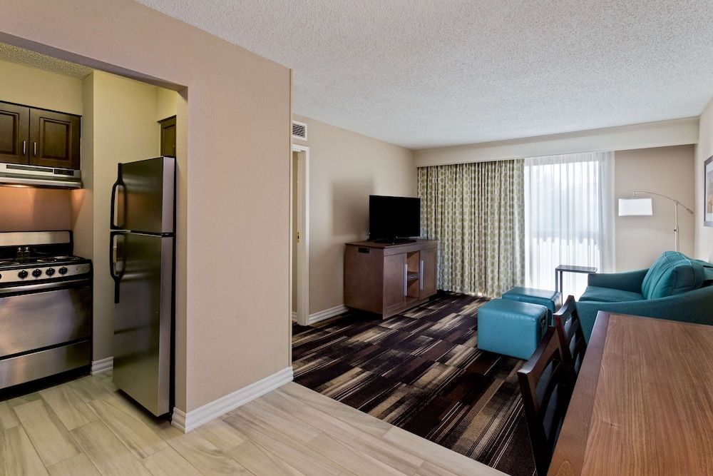 2 Queen 1 Bedroom Suite with Kitchen/balcony