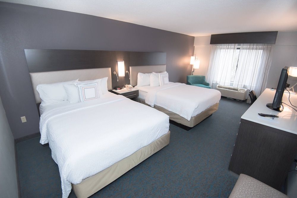 Fairfield Inn and Suites by Marriott Atlanta Airport North Room, 2 Queen Beds 3
