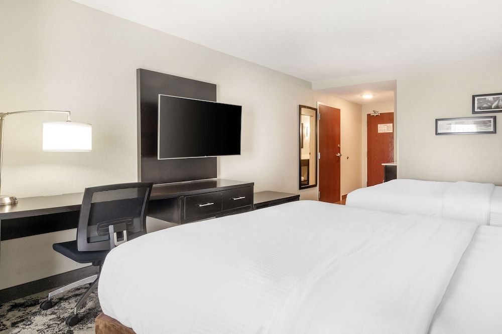 Standard Room, 2 Queen Beds, Accessible, Bathtub
