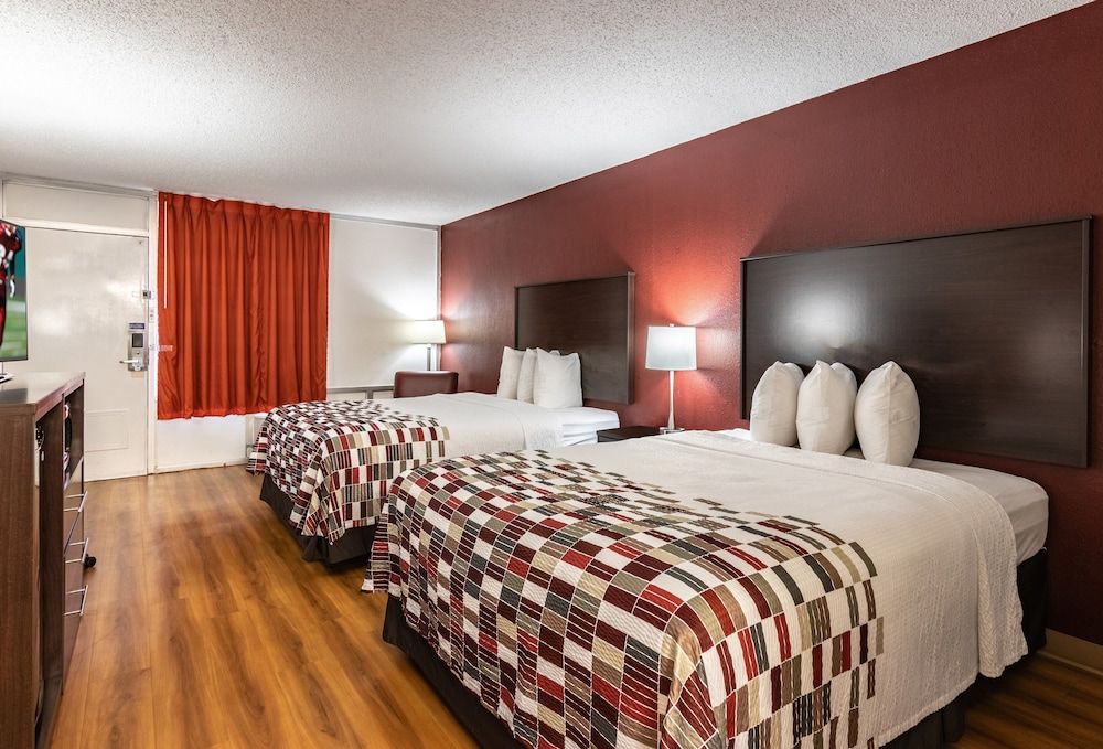 Red Roof Inn Forsyth Deluxe Room, 2 Queen Beds, Accessible, Non Smoking (Roll-In Shower)