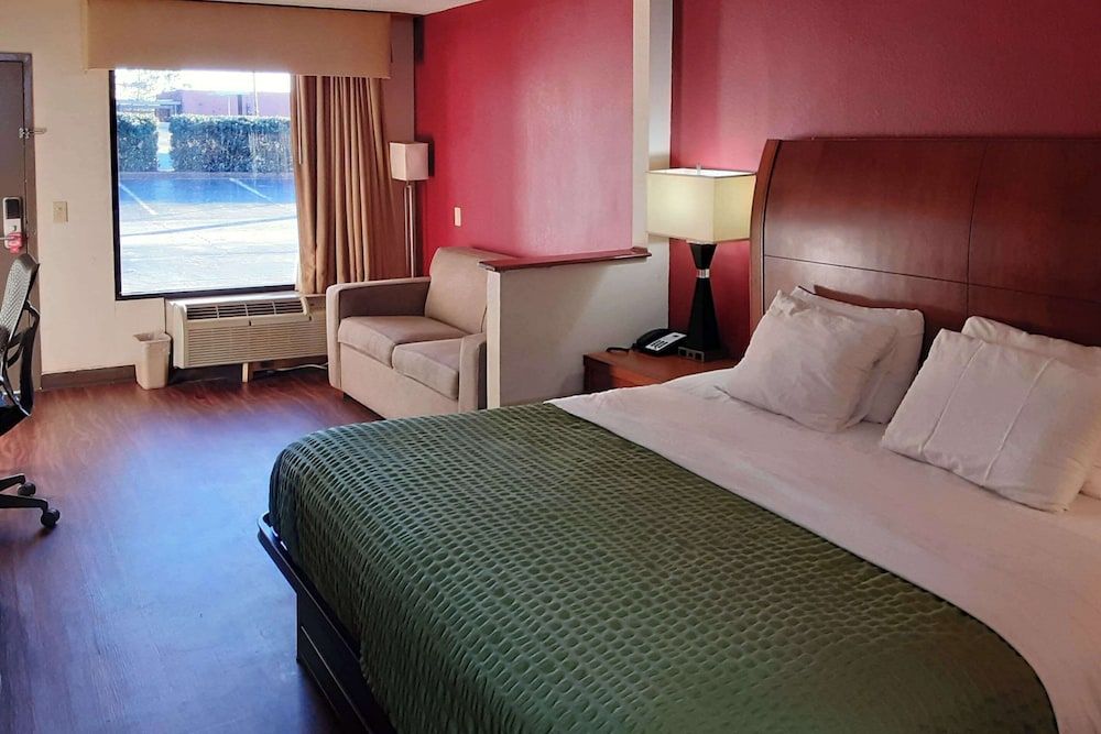 Standard Room, 1 King Bed, Smoking