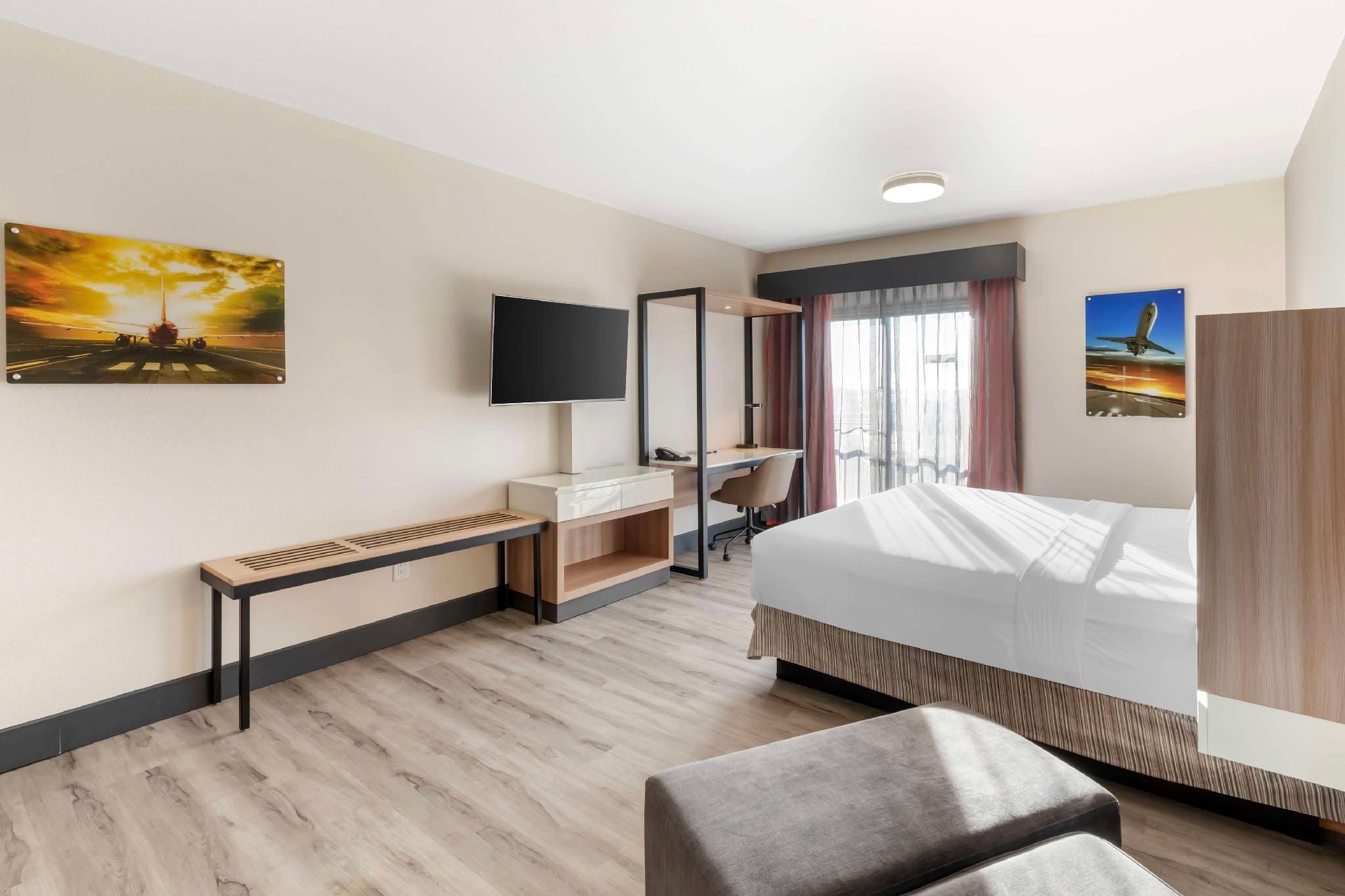 Best Western Plus Atlanta Airport-East Accessibility - 1 King, Bathtub, Nonsmoking