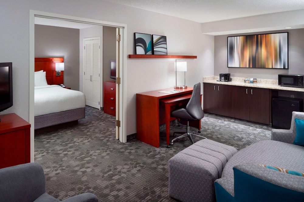 Sonesta Select Atlanta Airport Suite, Multiple Beds (One Bedroom) 2